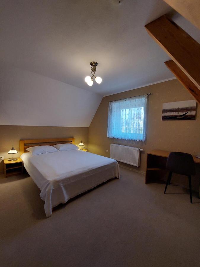 Asmonienes Sveciu Namai "Senoji Mokyklele" Hotel Smalininkai Buitenkant foto