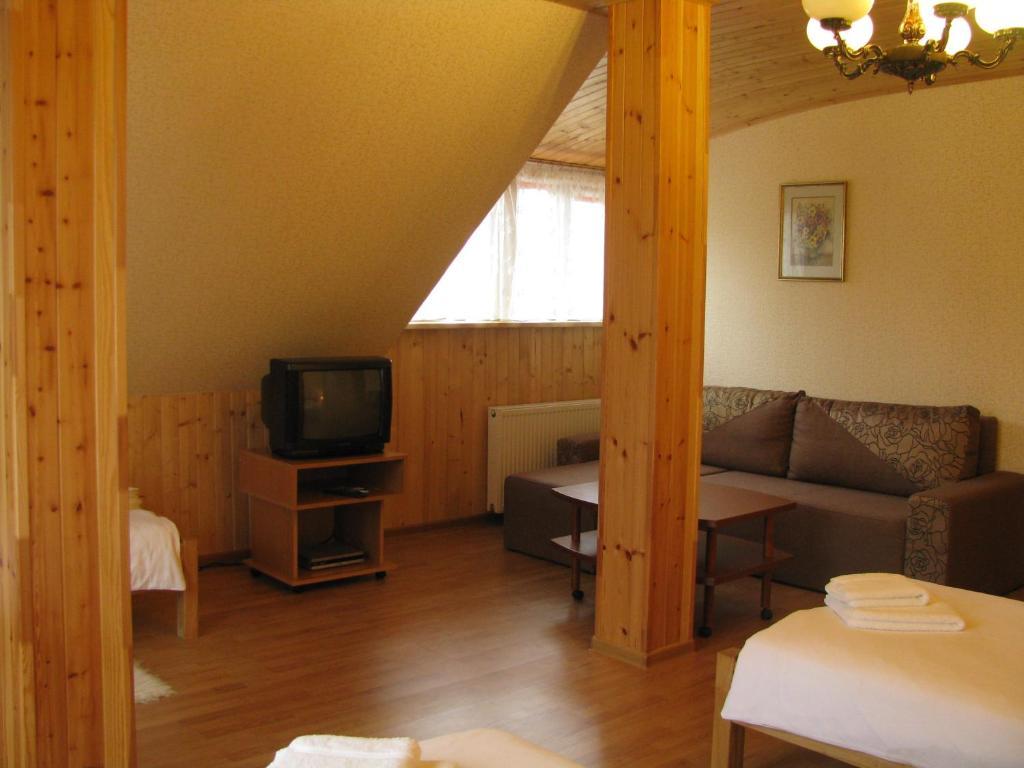 Asmonienes Sveciu Namai "Senoji Mokyklele" Hotel Smalininkai Kamer foto