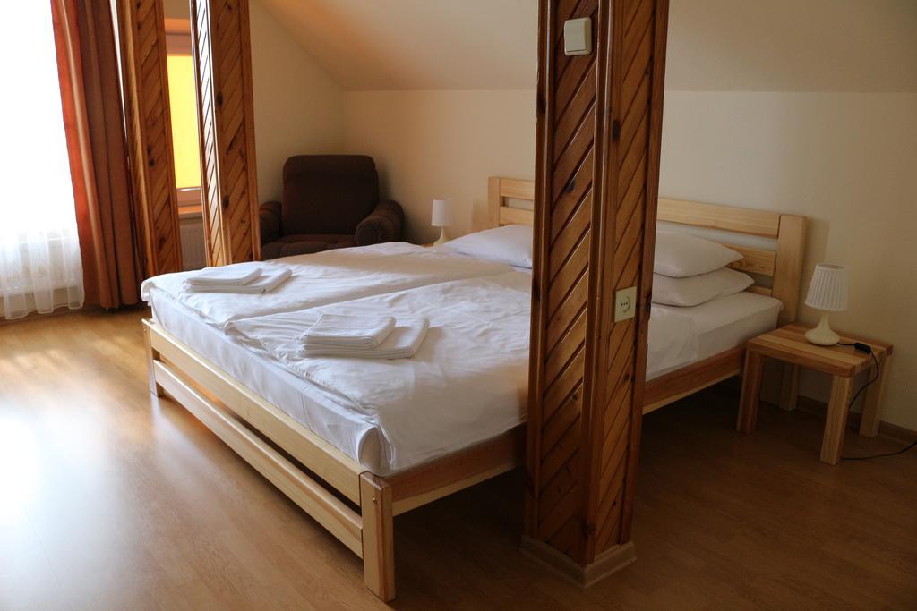 Asmonienes Sveciu Namai "Senoji Mokyklele" Hotel Smalininkai Buitenkant foto